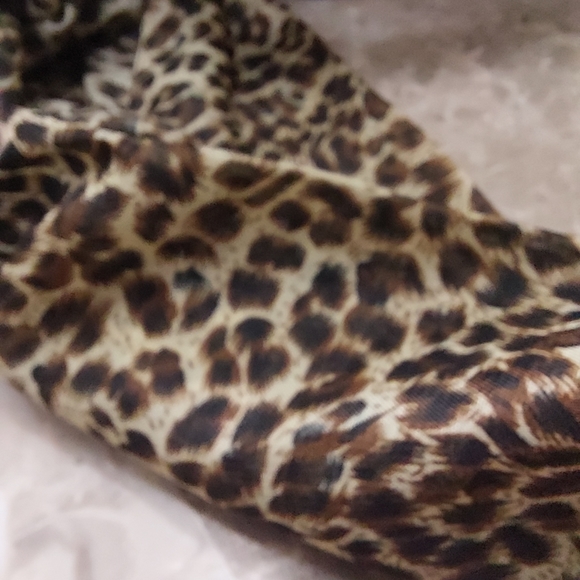 Leopard Chain Scarf - Picture 5 of 6